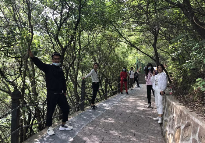健康生活 快乐工作——泓源公司户外运动小组组织环保登山活动(图2) 健康生活 快乐工作——泓源公司户外运动小组组织环保登山活动(图2)