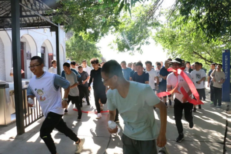 助力文旅市场 展示产投风采——开云网页版登录入口-开云（中国）
组织开展员工登山比赛活动(图2)